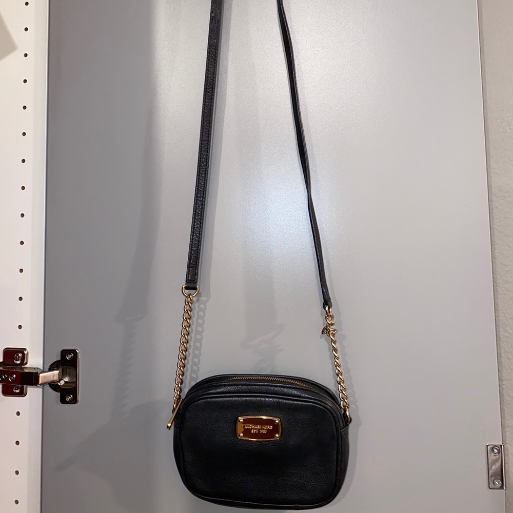 Micheal Kors Shoulder Strap Wallet Purse in Black